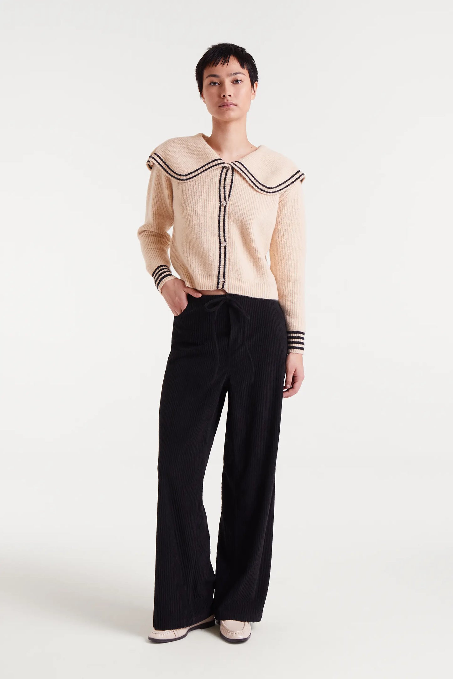 Pantaloni dritti in velluto a coste nero