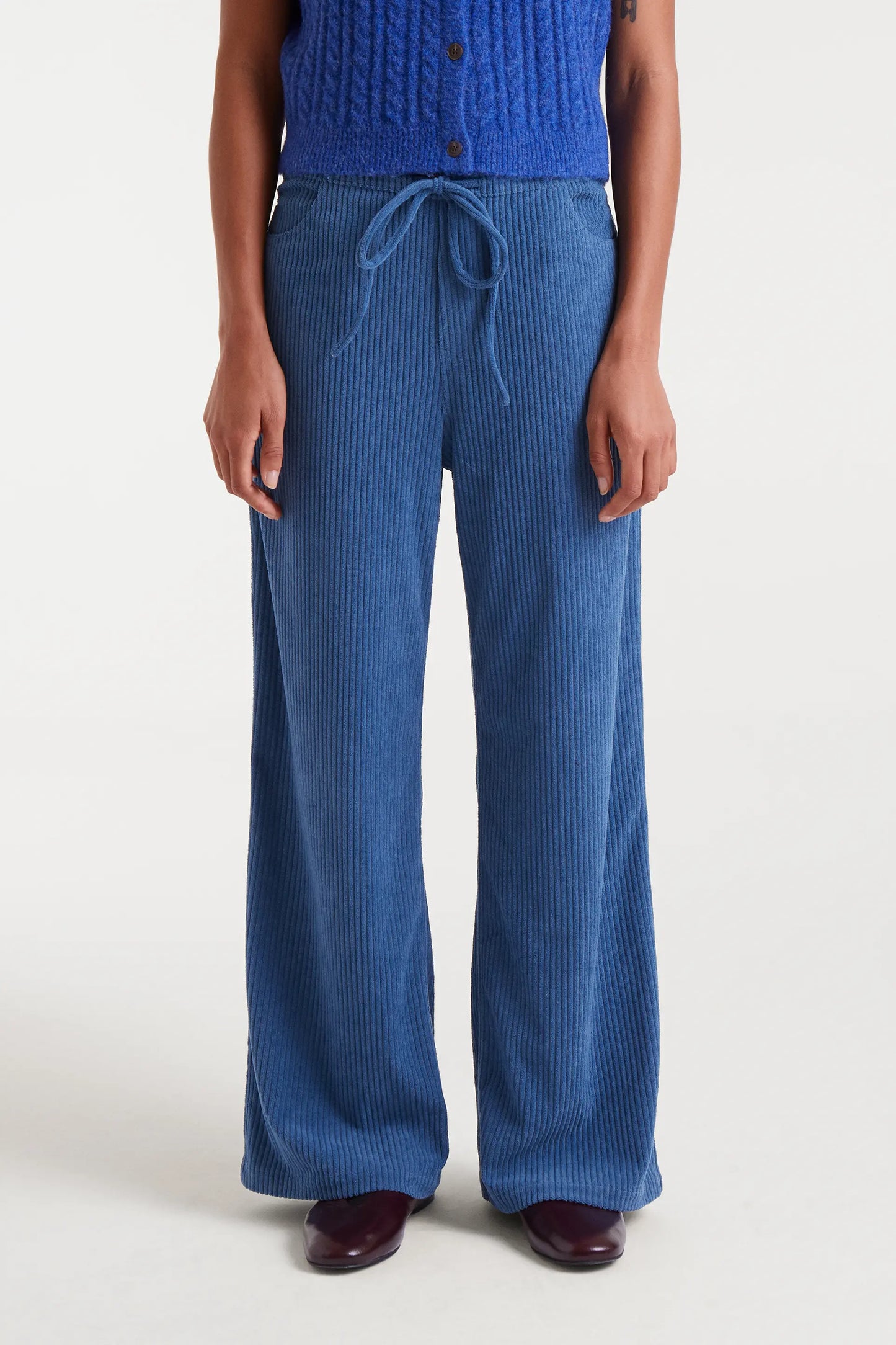 Pantaloni dritti in velluto a coste blu