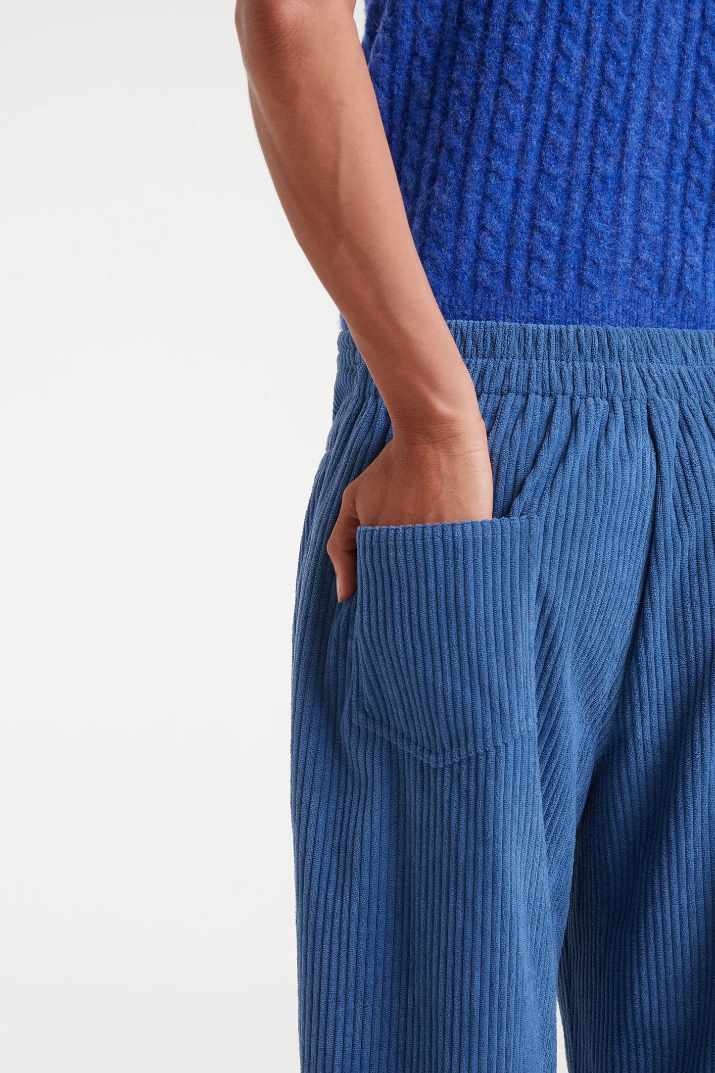 Pantaloni dritti in velluto a coste blu