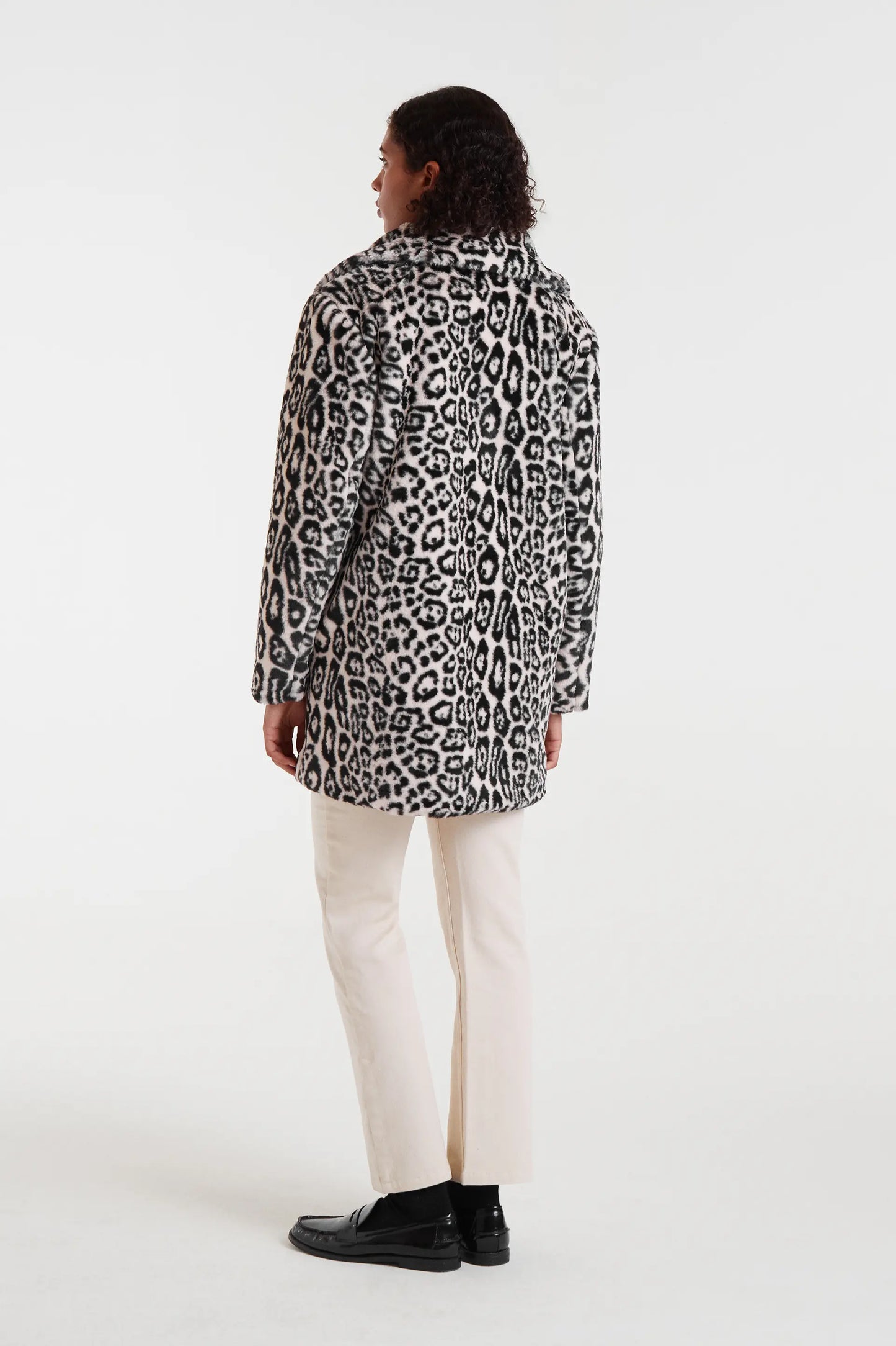 Cappotto bianco con stampa animalier