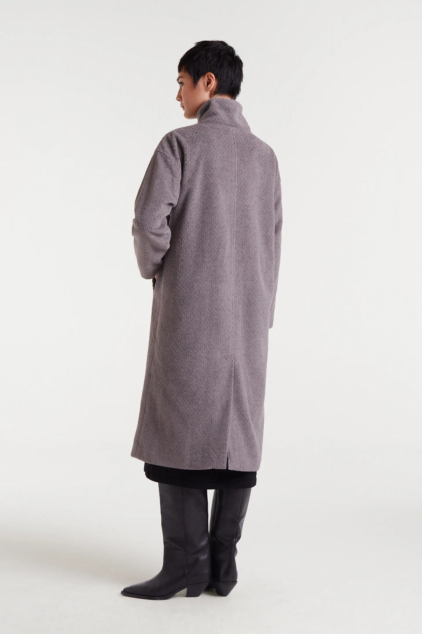 Abrigo cuello alto gris