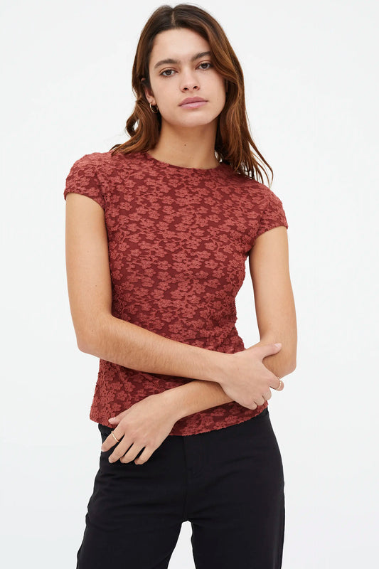 Camiseta manga corta con encaje floral marrón