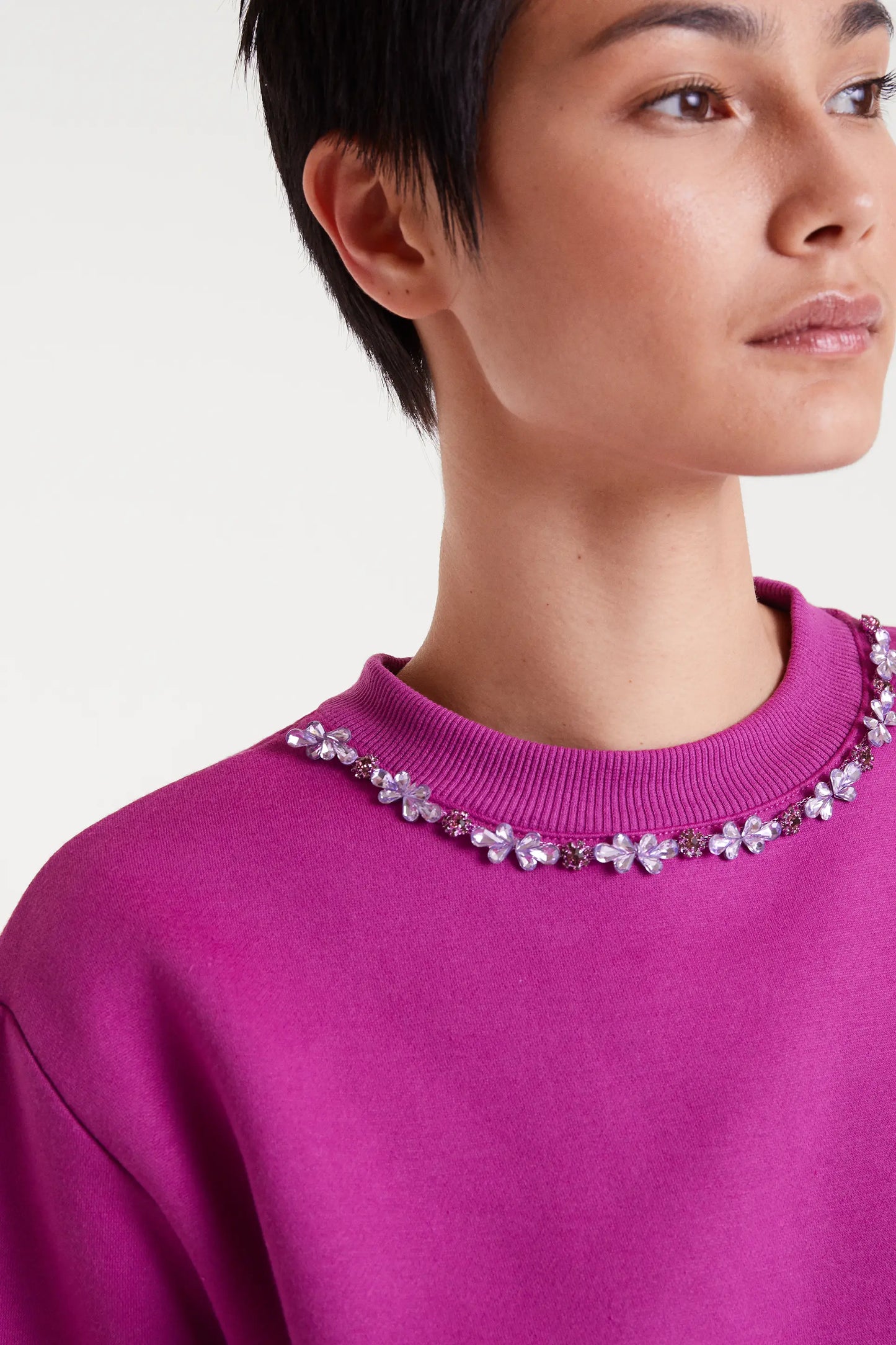 Felpa con collo gioiello magenta