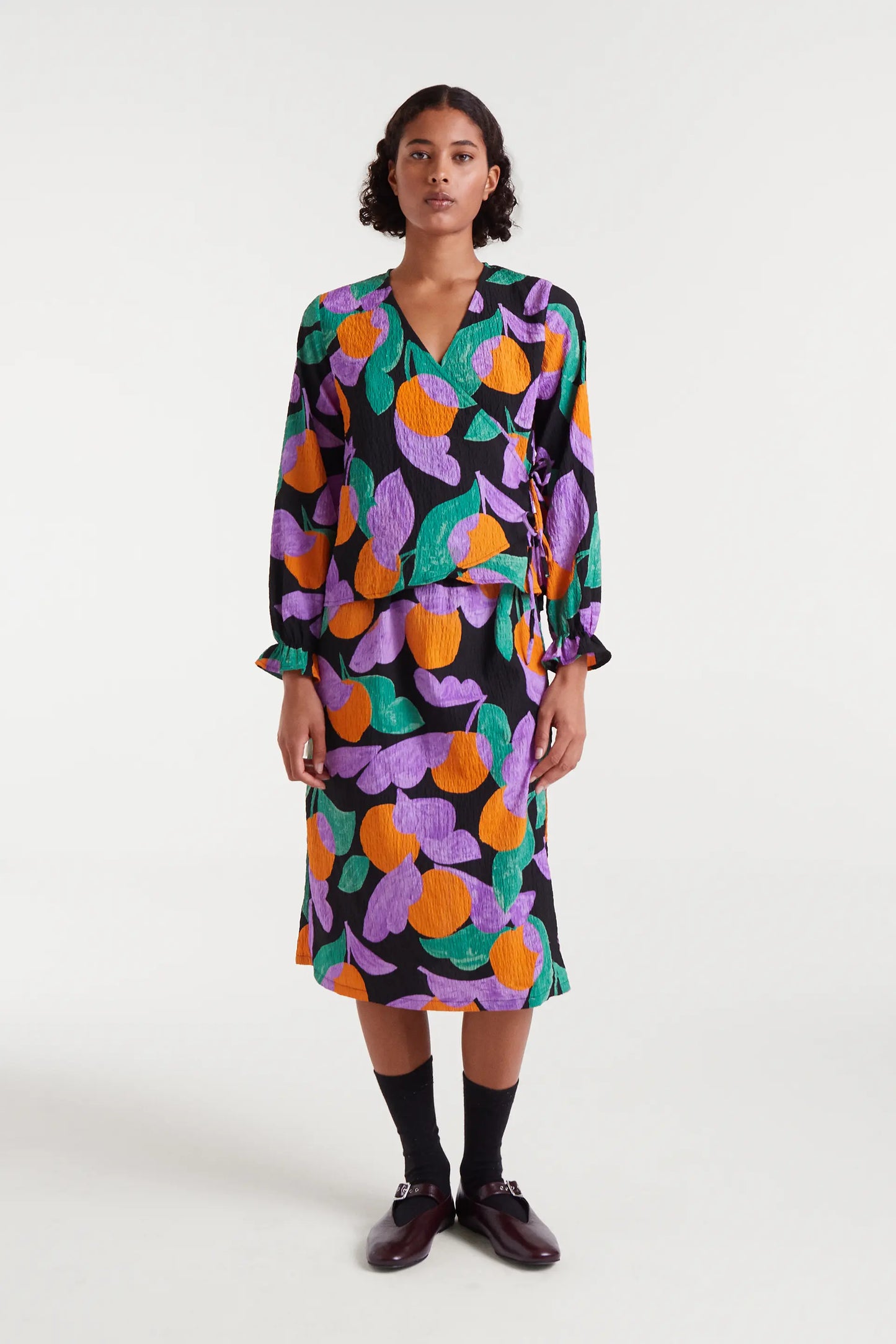 Top con scollo a V e stampa albicocca