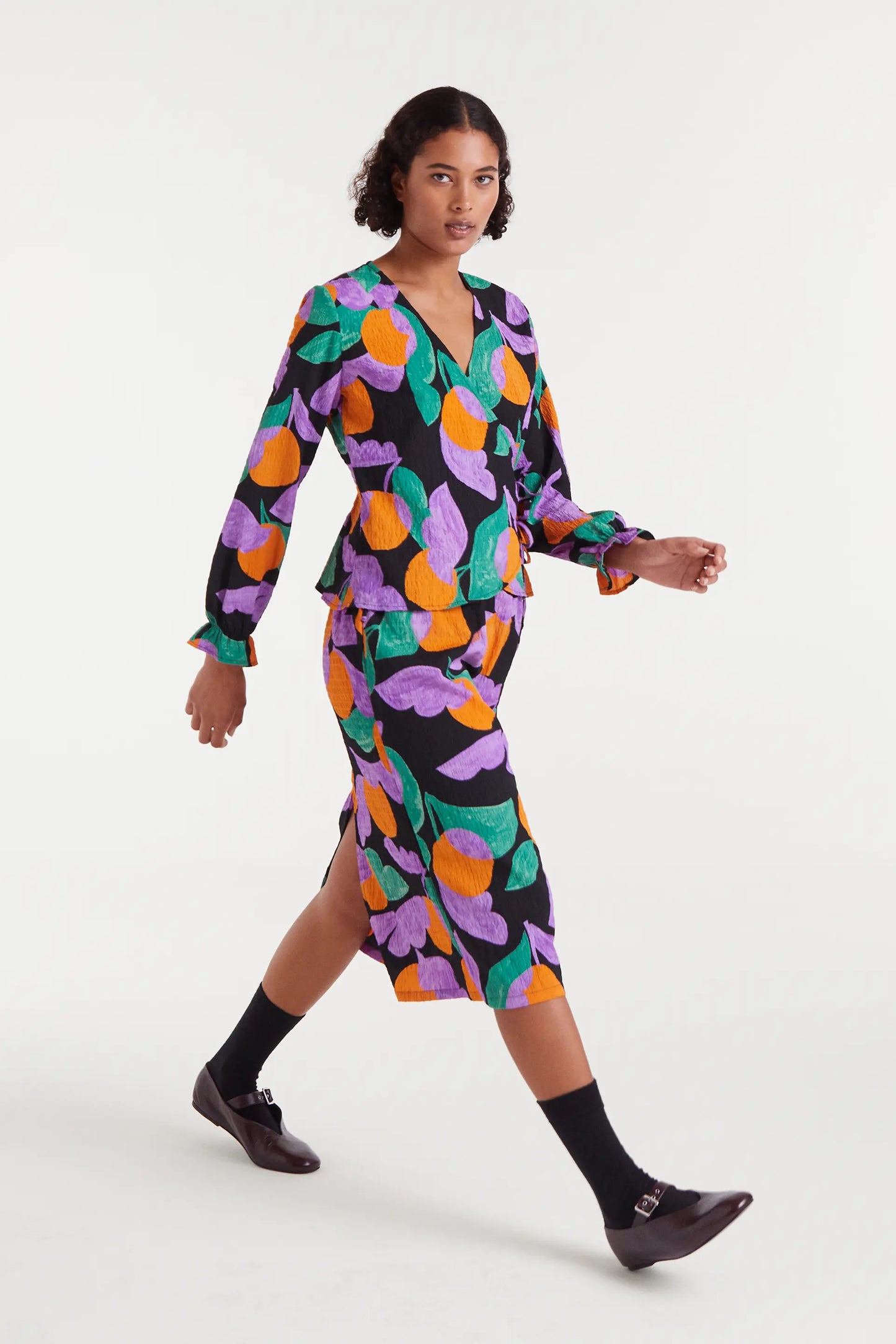 Top con scollo a V e stampa albicocca