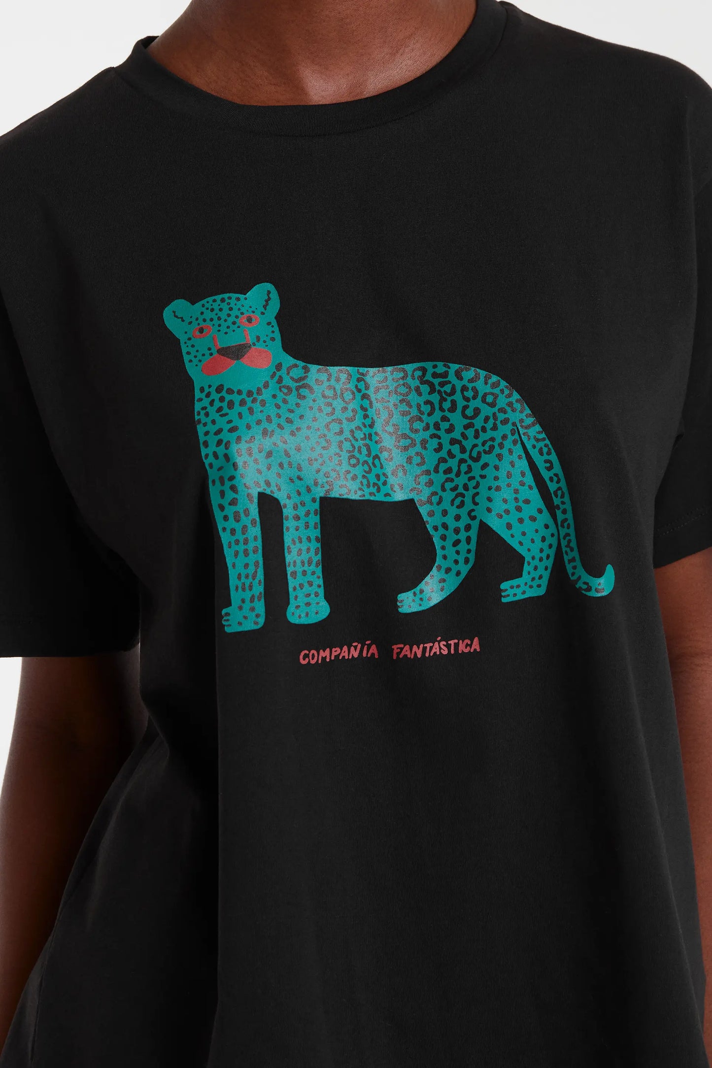 Camiseta negra 100% algodón con print de Leopardo