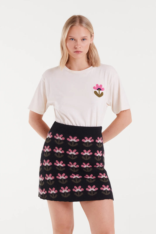 Camiseta 100% algodón con bordado floral