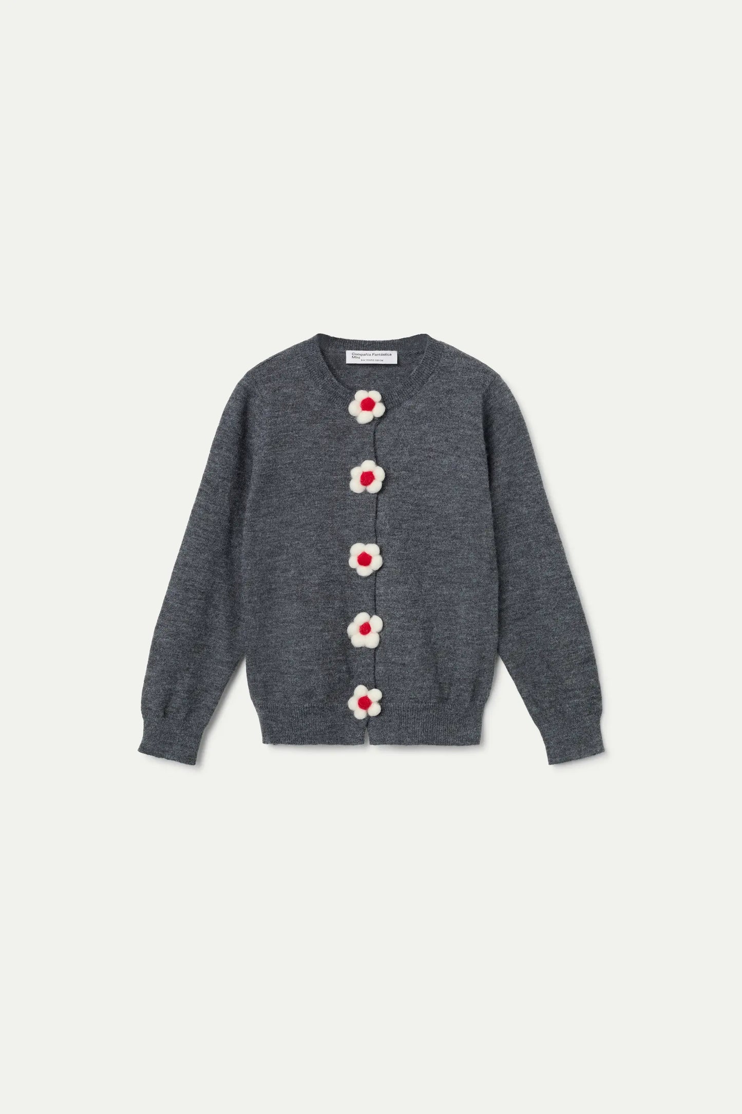 Cardigan gris de punto con botones en forma de flor.