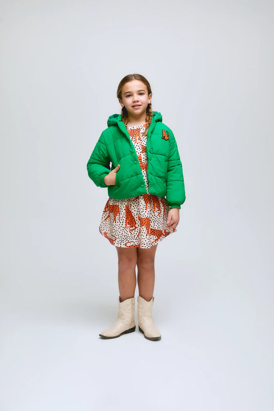 Abrigo unisex acolchado de color verde con leopardo bordado