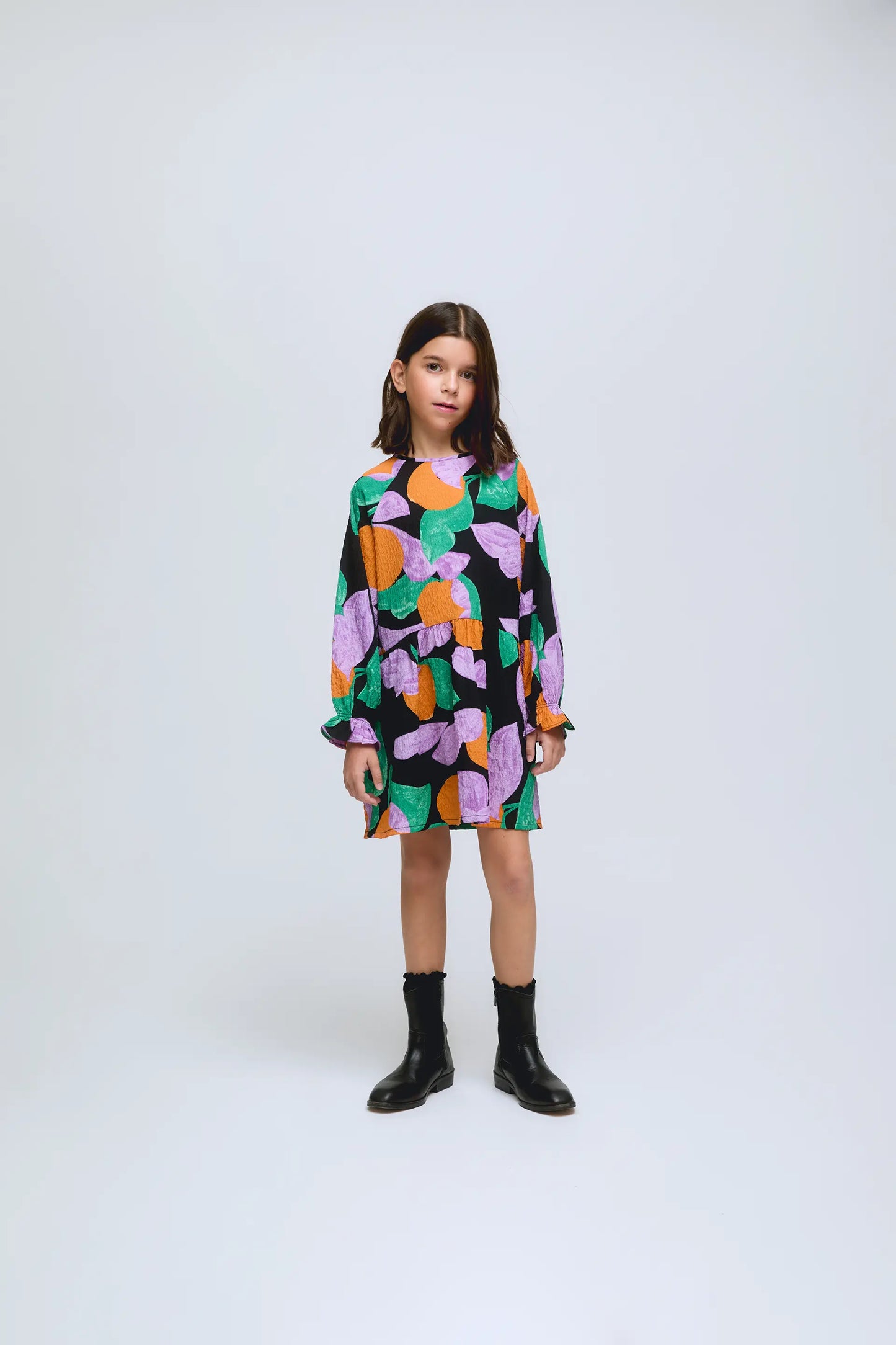 Short long-sleeved girl's dress with apricot print