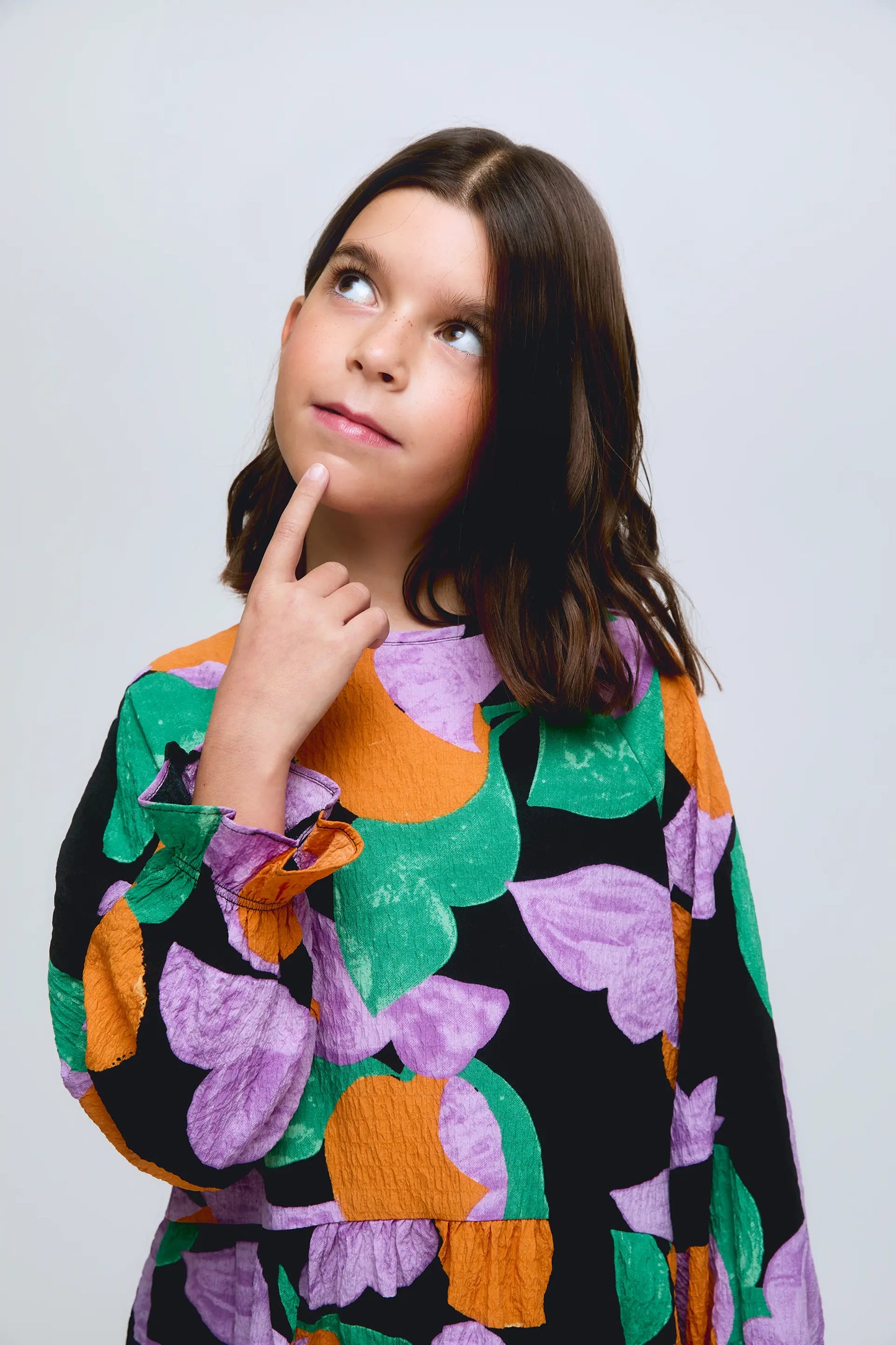 Short long-sleeved girl's dress with apricot print