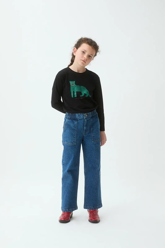 Camiseta negra con diseño gráfico de jaguar