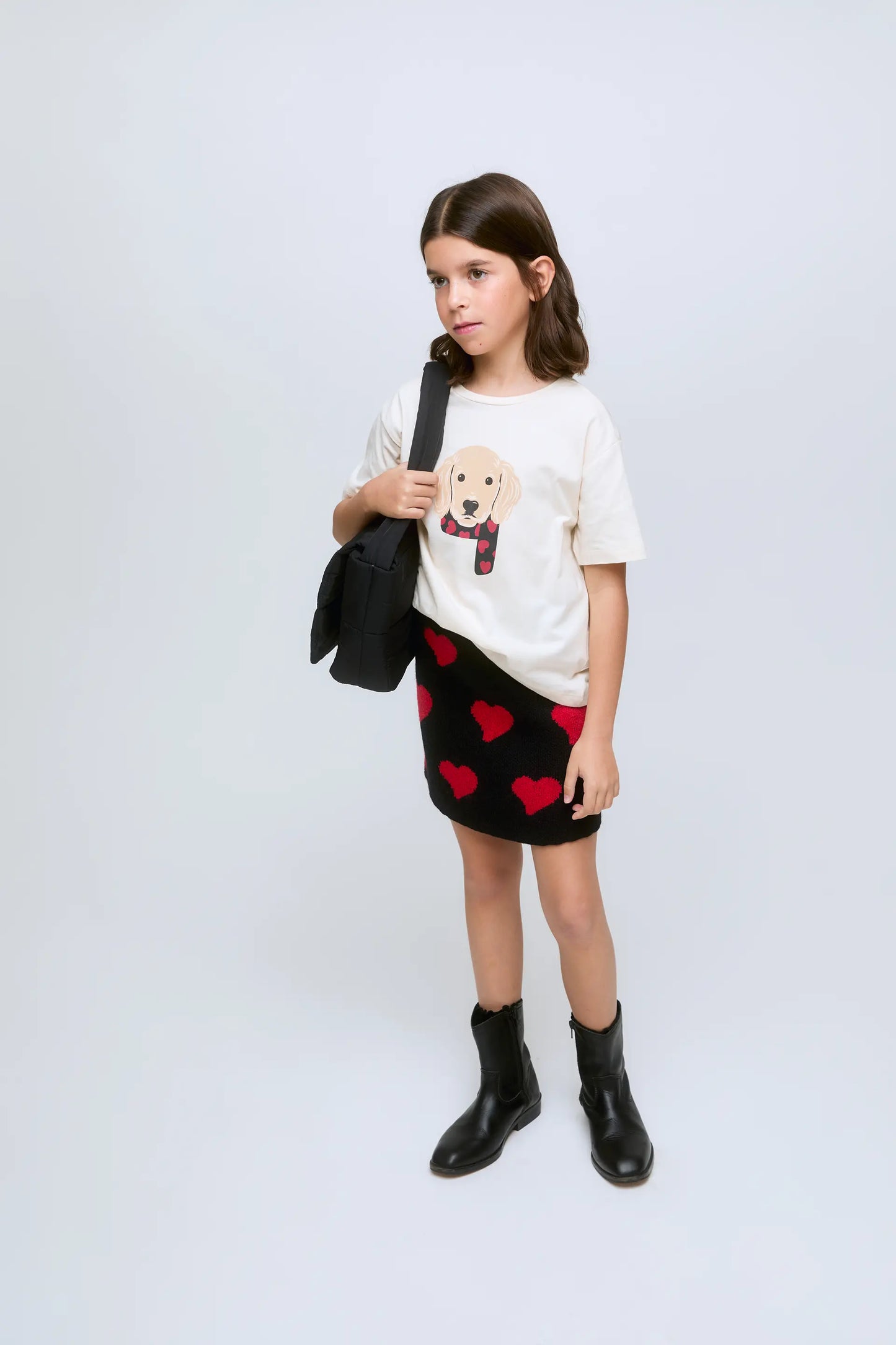 Maglietta da bambina con disegno grafico di un cucciolo