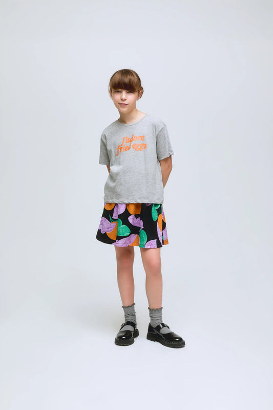 Camiseta de niña manga corta con texto "J'adore fried eggs"