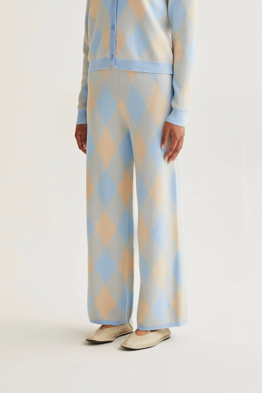 Blue diamond pattern knit trousers