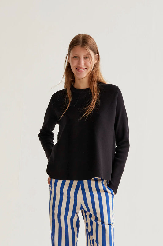 Black long-sleeved knit sweater