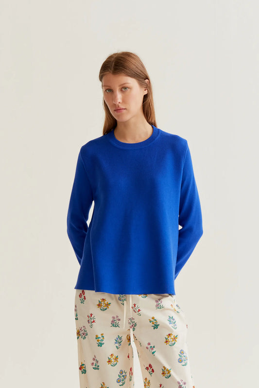 maglione blu a maniche lunghe