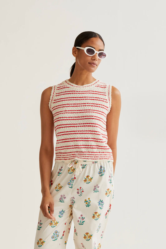 Top punto texturizado con rayas rojas