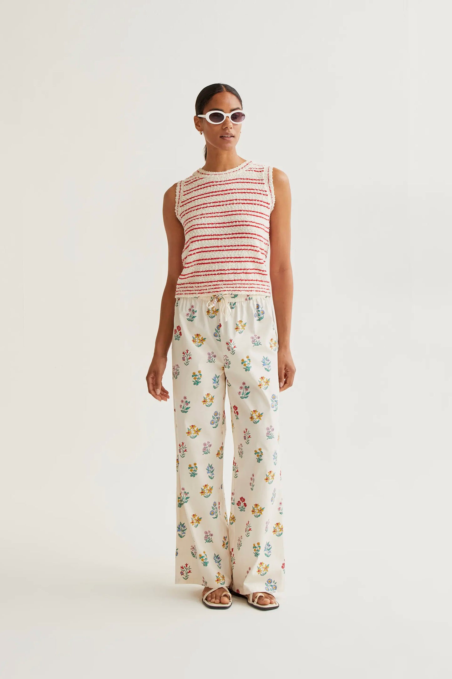 Top punto texturizado con rayas rojas