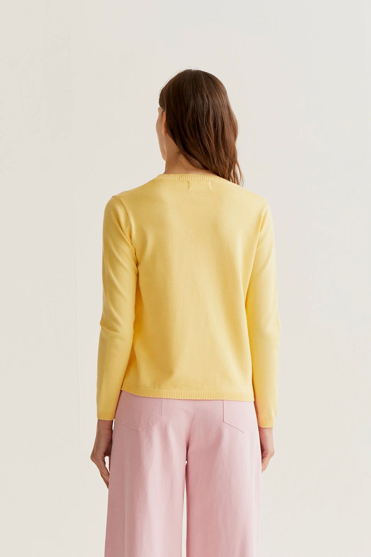 Jersey punto amarillo con bordado de tulipán rosado