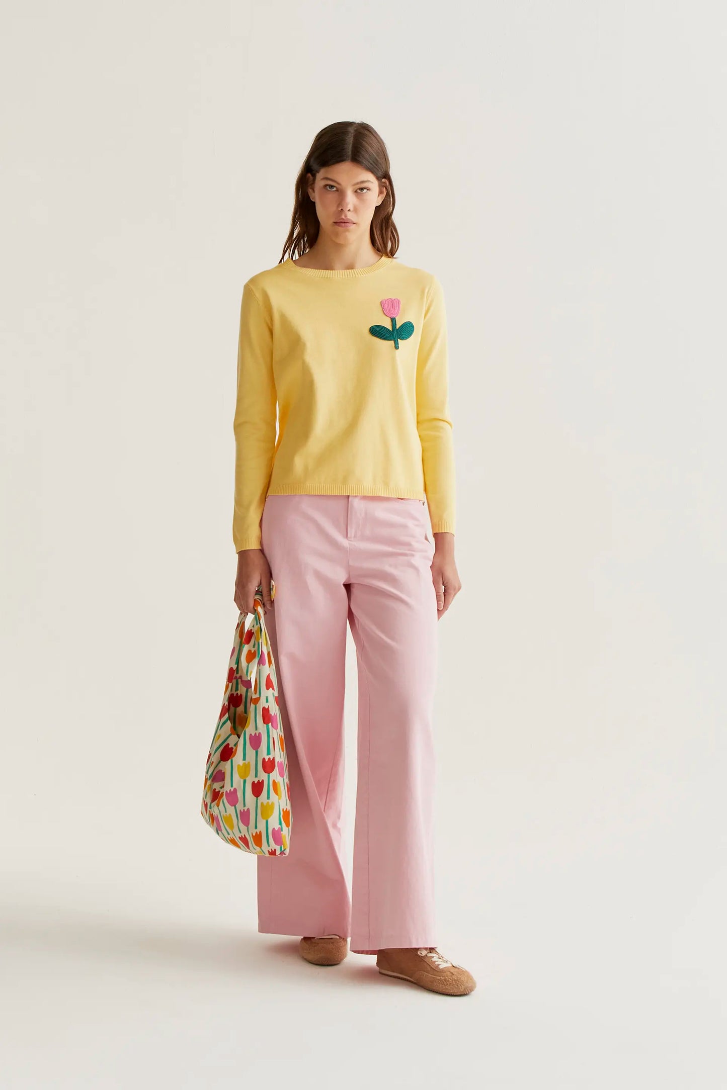 Jersey punto amarillo con bordado de tulipán rosado