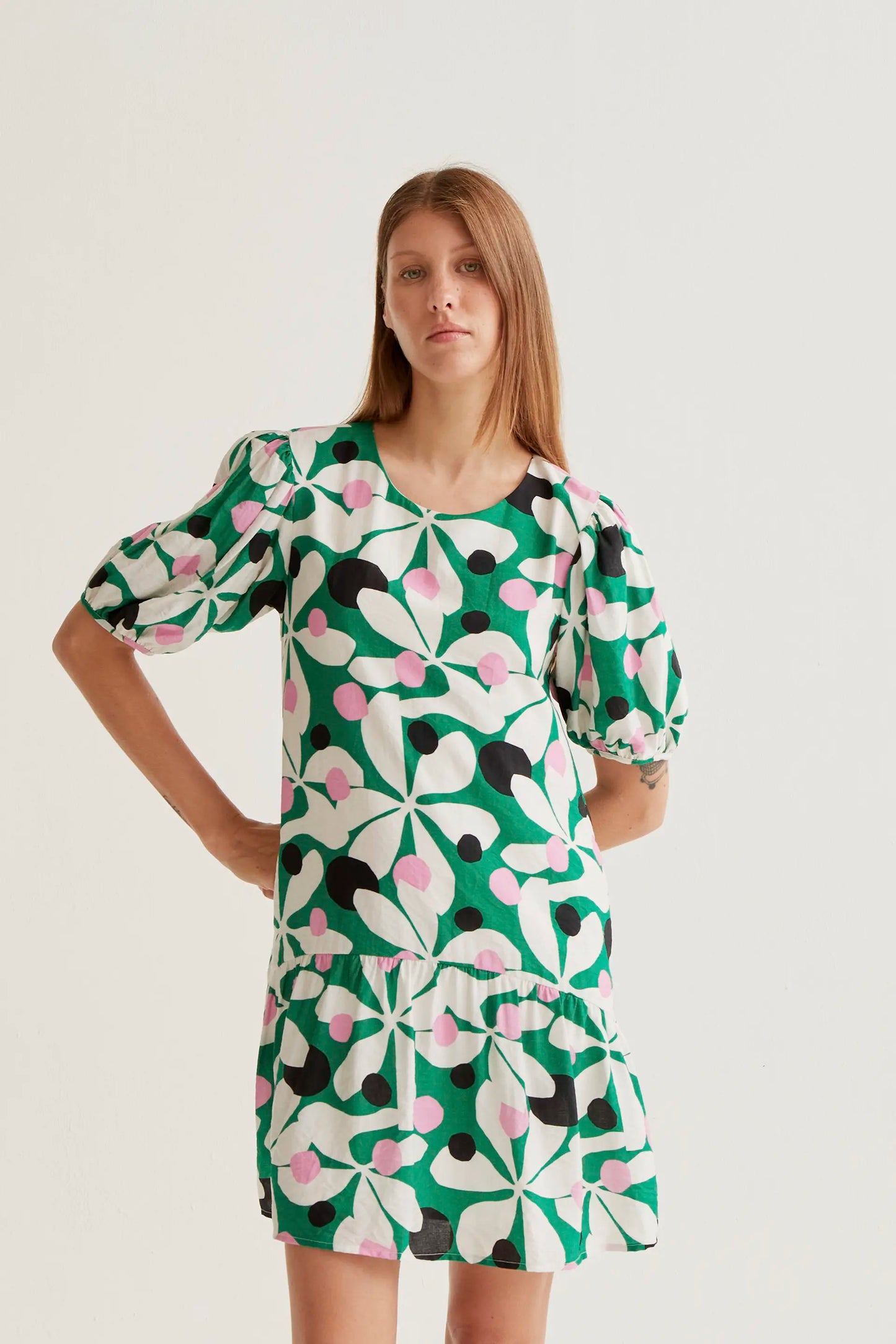 Vestido corto con estampado Hosta