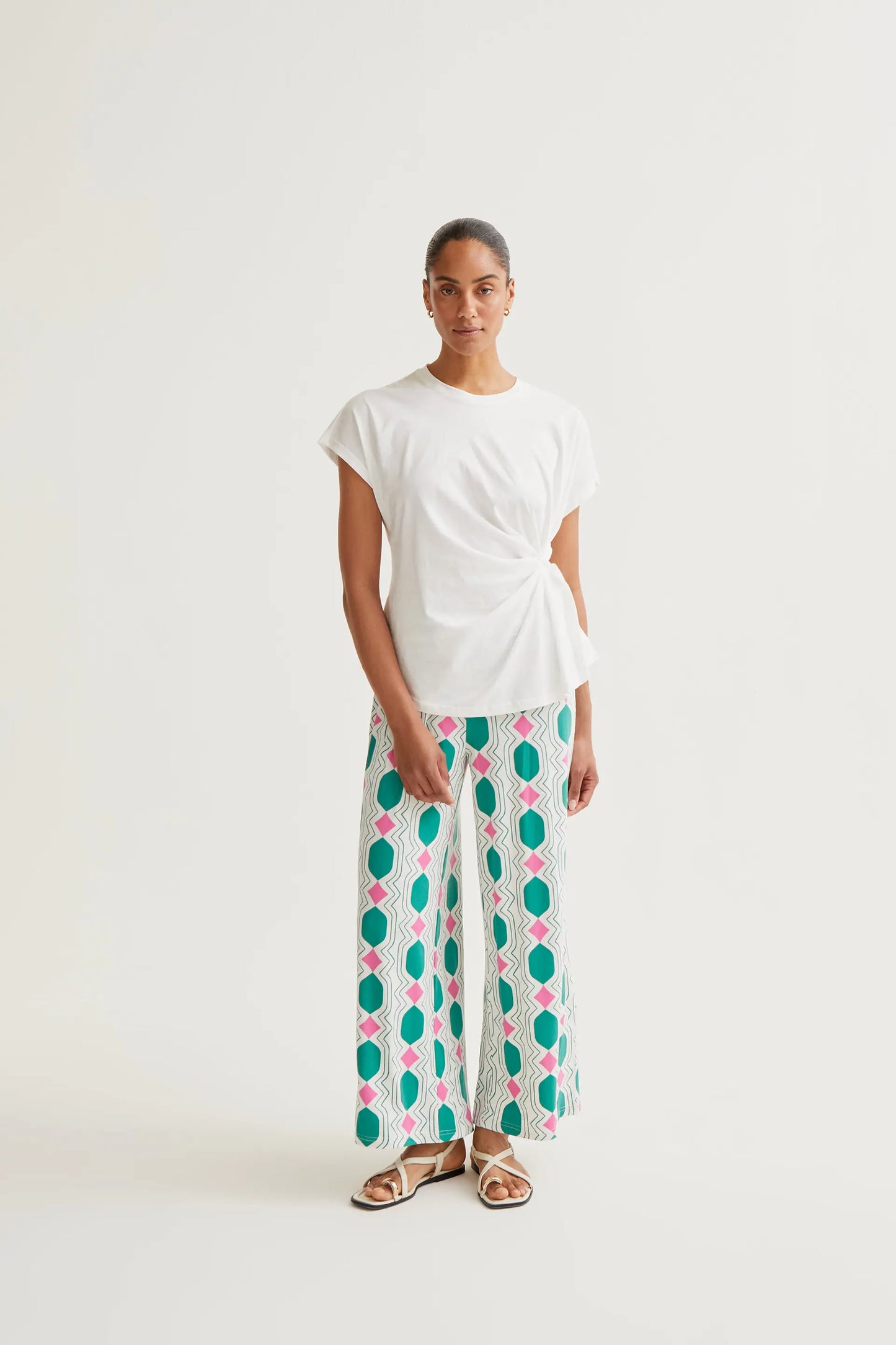 Camiseta 100% algodón blanca con nudo lateral