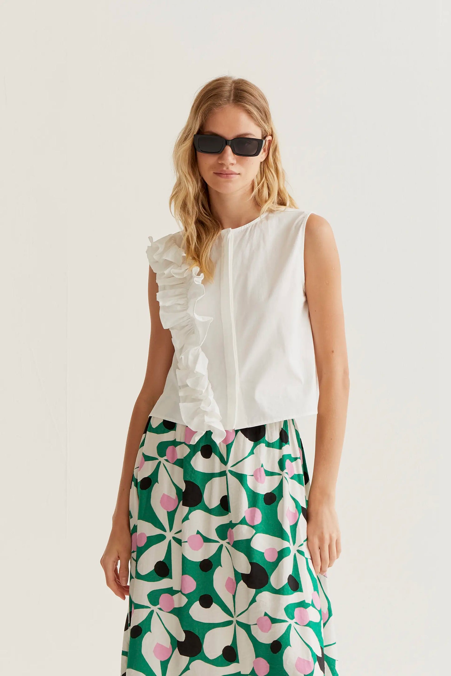 Top 100% algodón blanco con volante