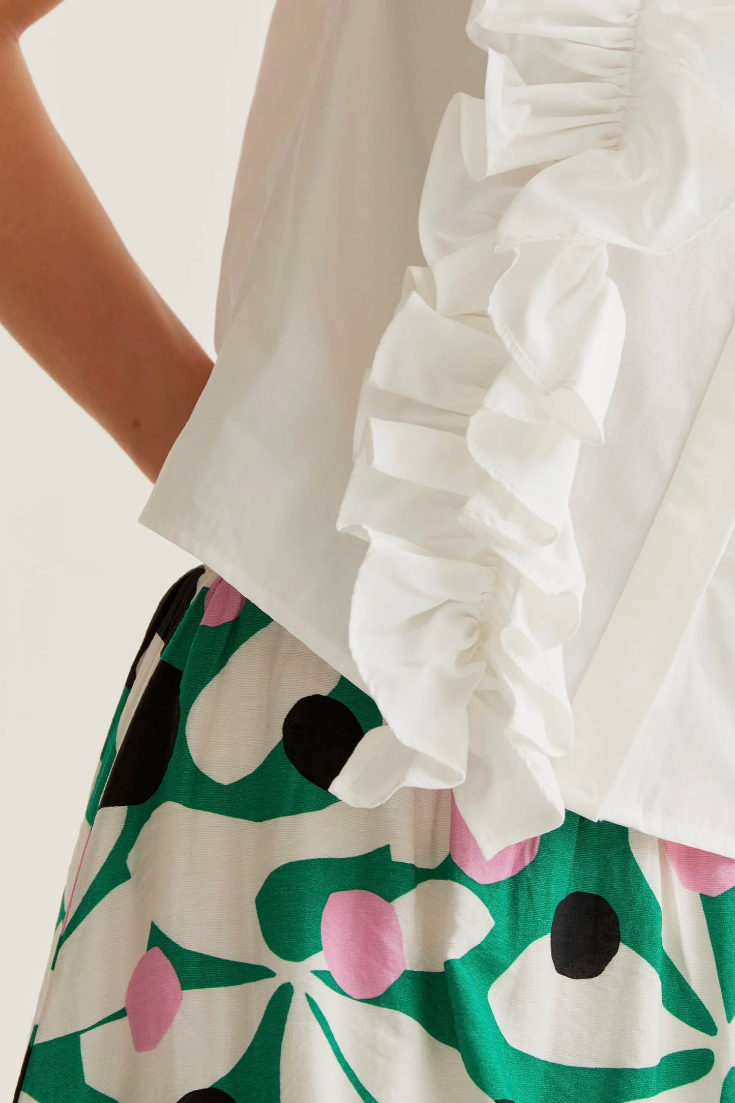 Top 100% algodón blanco con volante