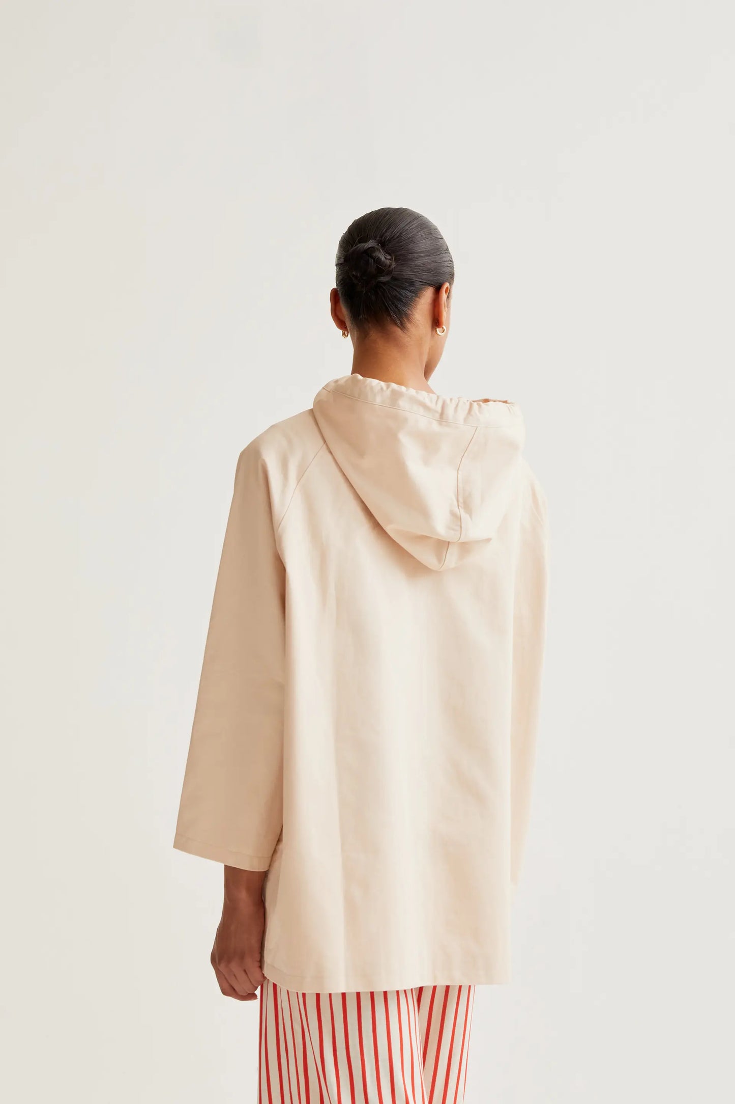 Gabardina con print de Mariquita