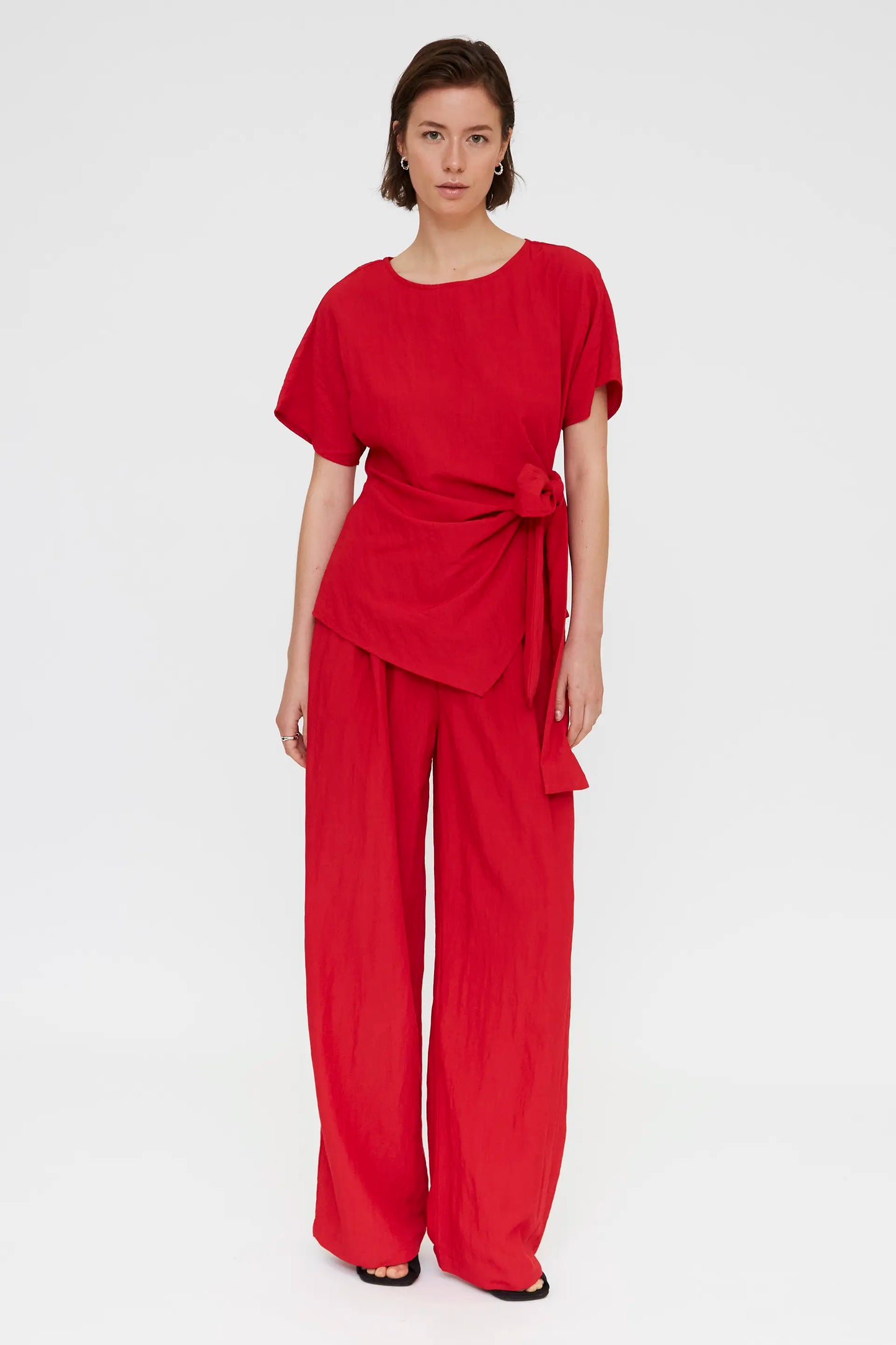 Top rosso con dettaglio cravatta