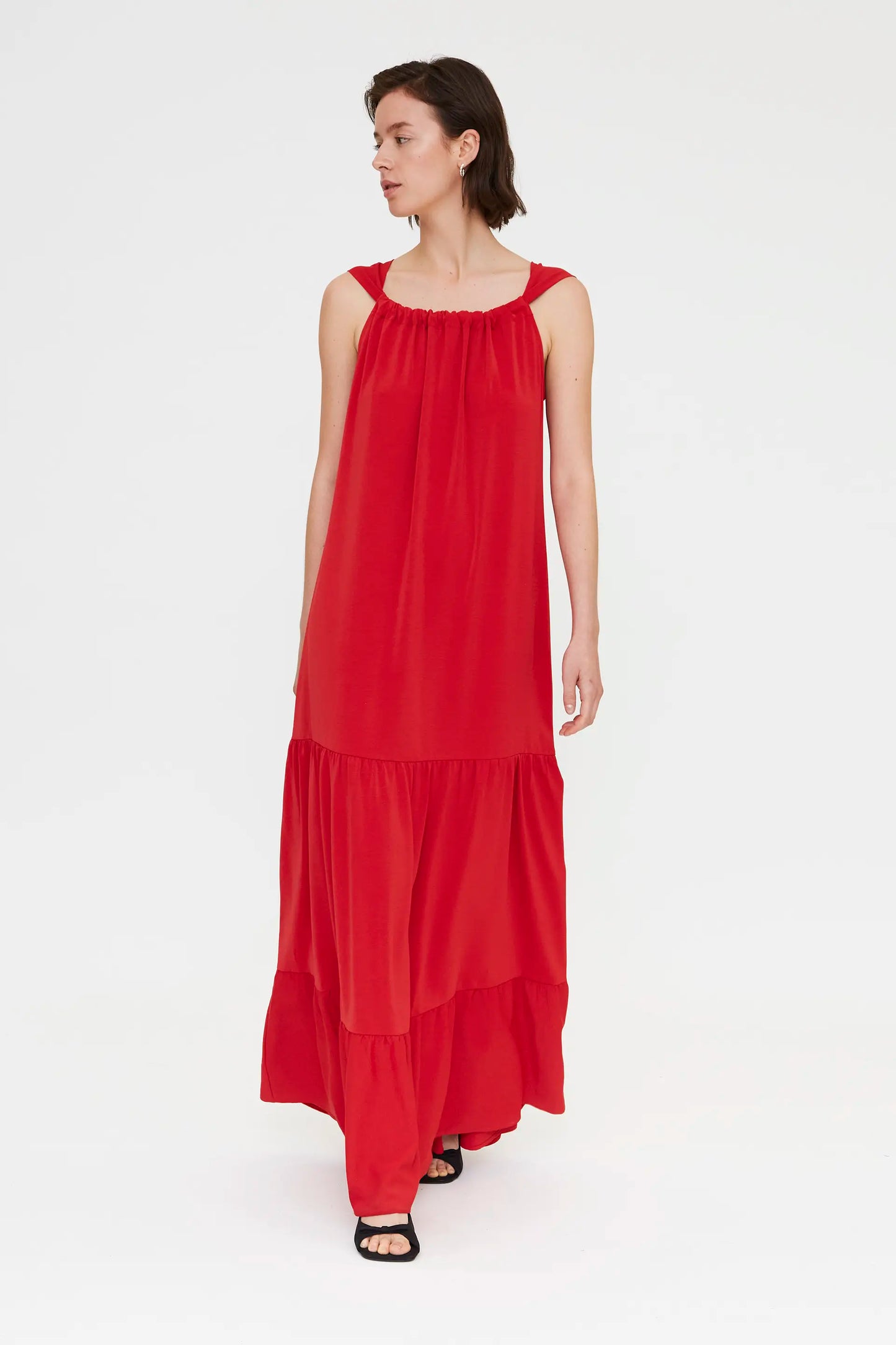 Abito lungo rosso con scollo rotondo