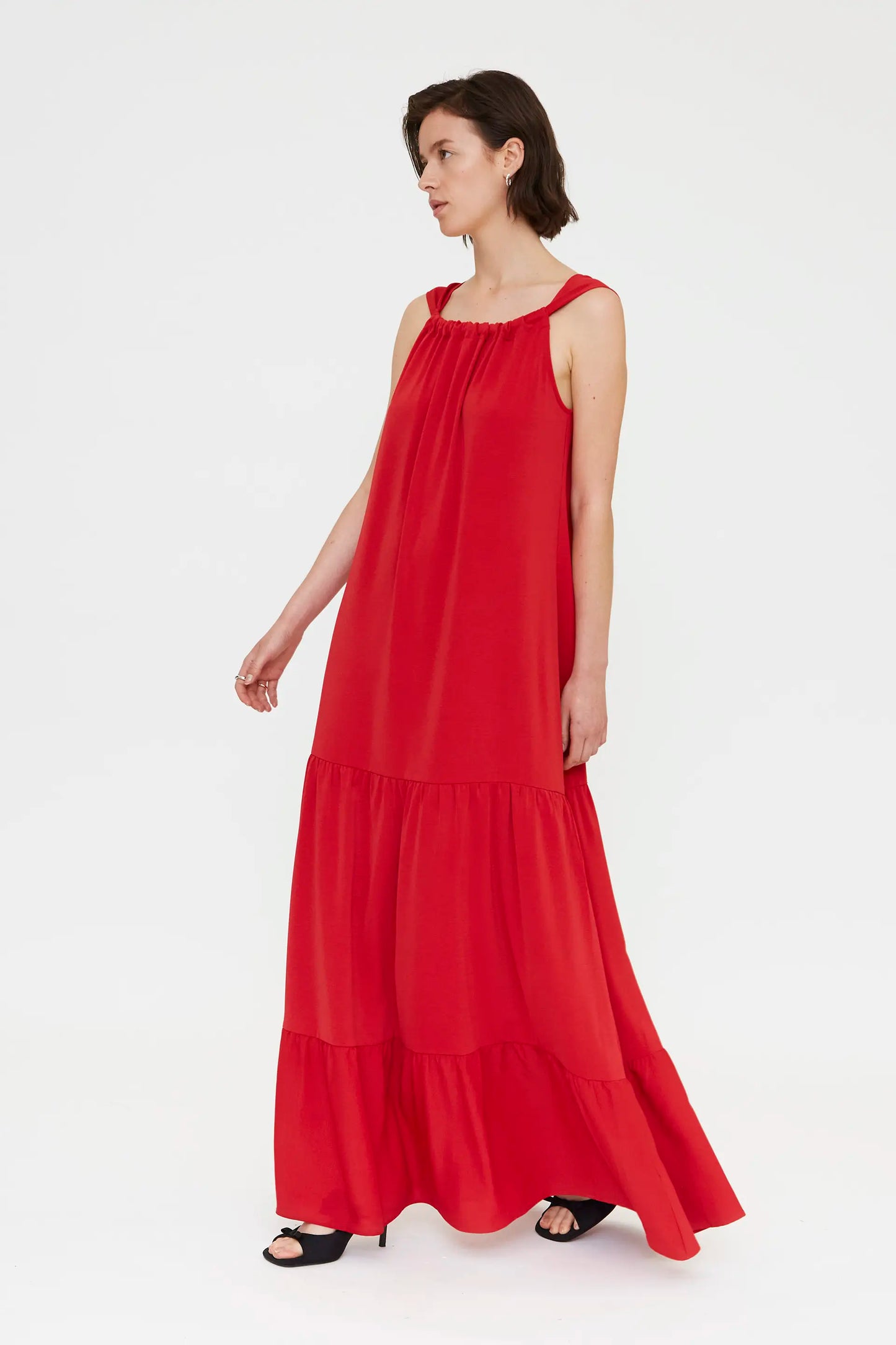 Abito lungo rosso con scollo rotondo