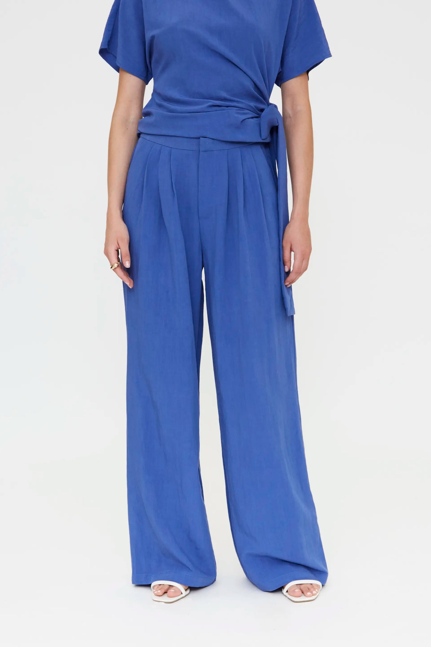 Pantalón azul fluído