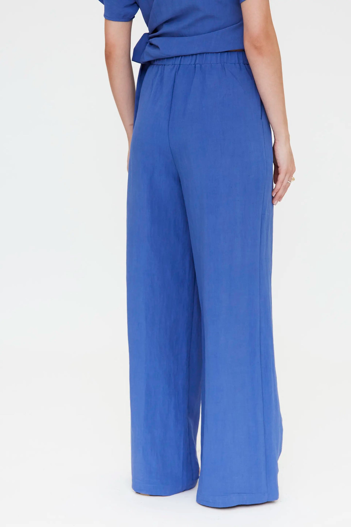 Pantalón azul fluído