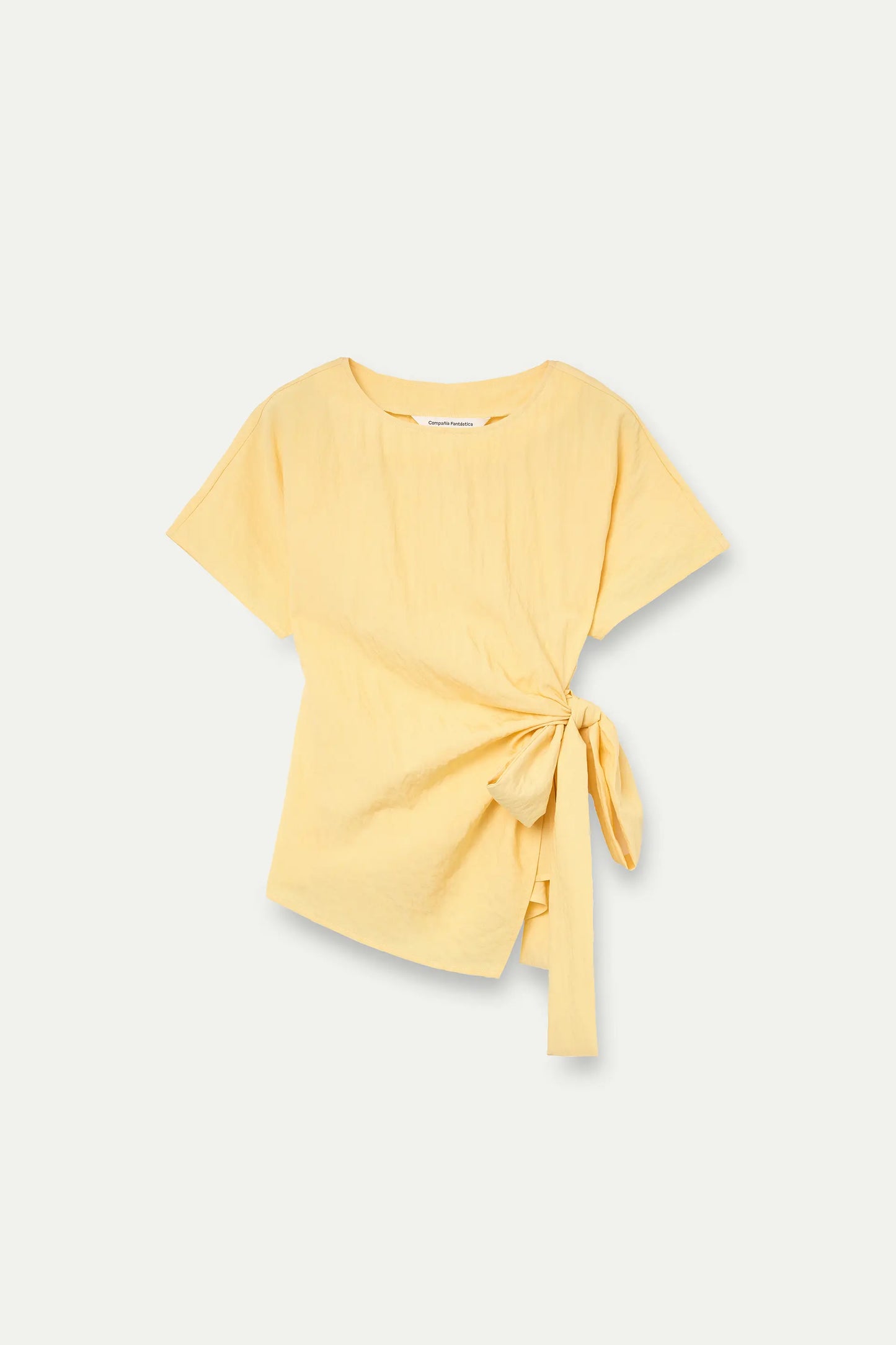 Top giallo chiaro con dettaglio di cravatta