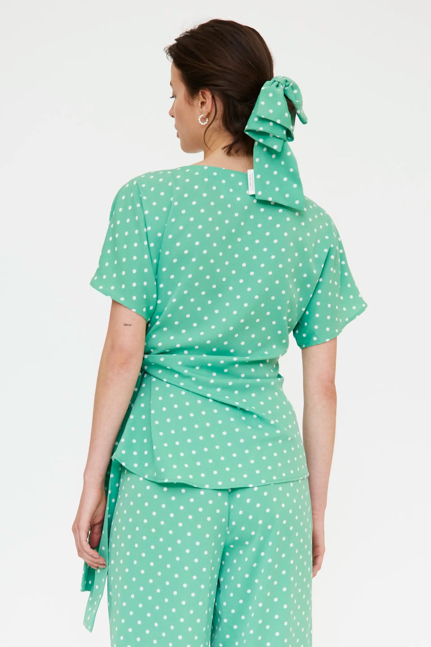 Top con stampa a mini pois verdi