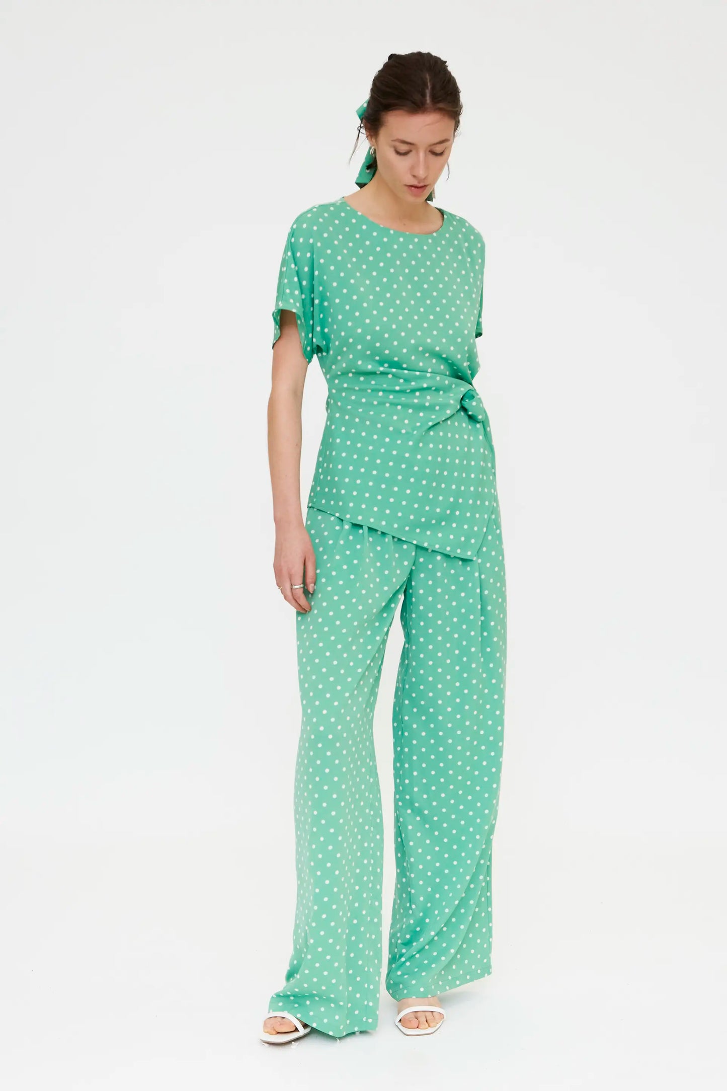 Top con stampa a mini pois verdi