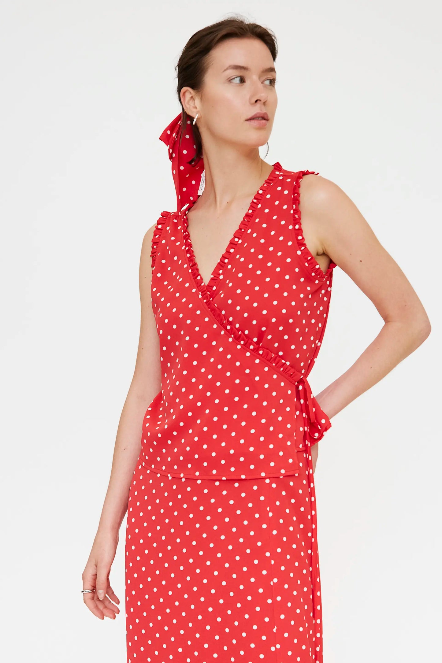 Top con stampa a mini pois rossi