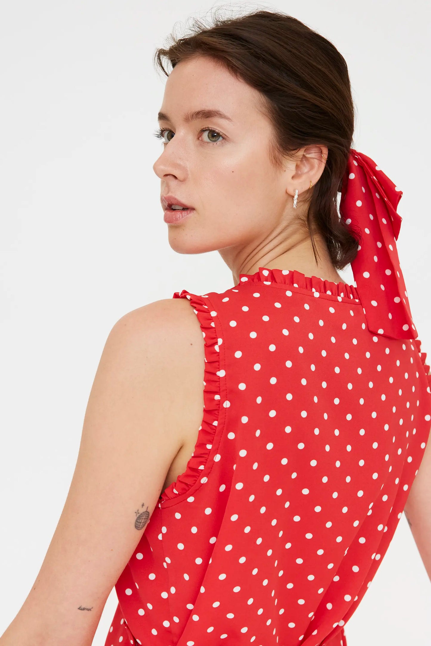 Top con stampa a mini pois rossi