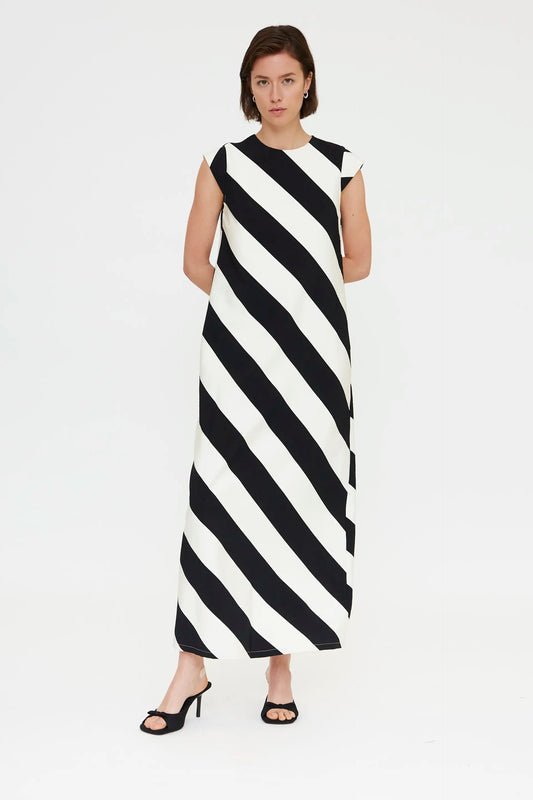 Vestido largo con estampado de rayas diagonales negro y blanco