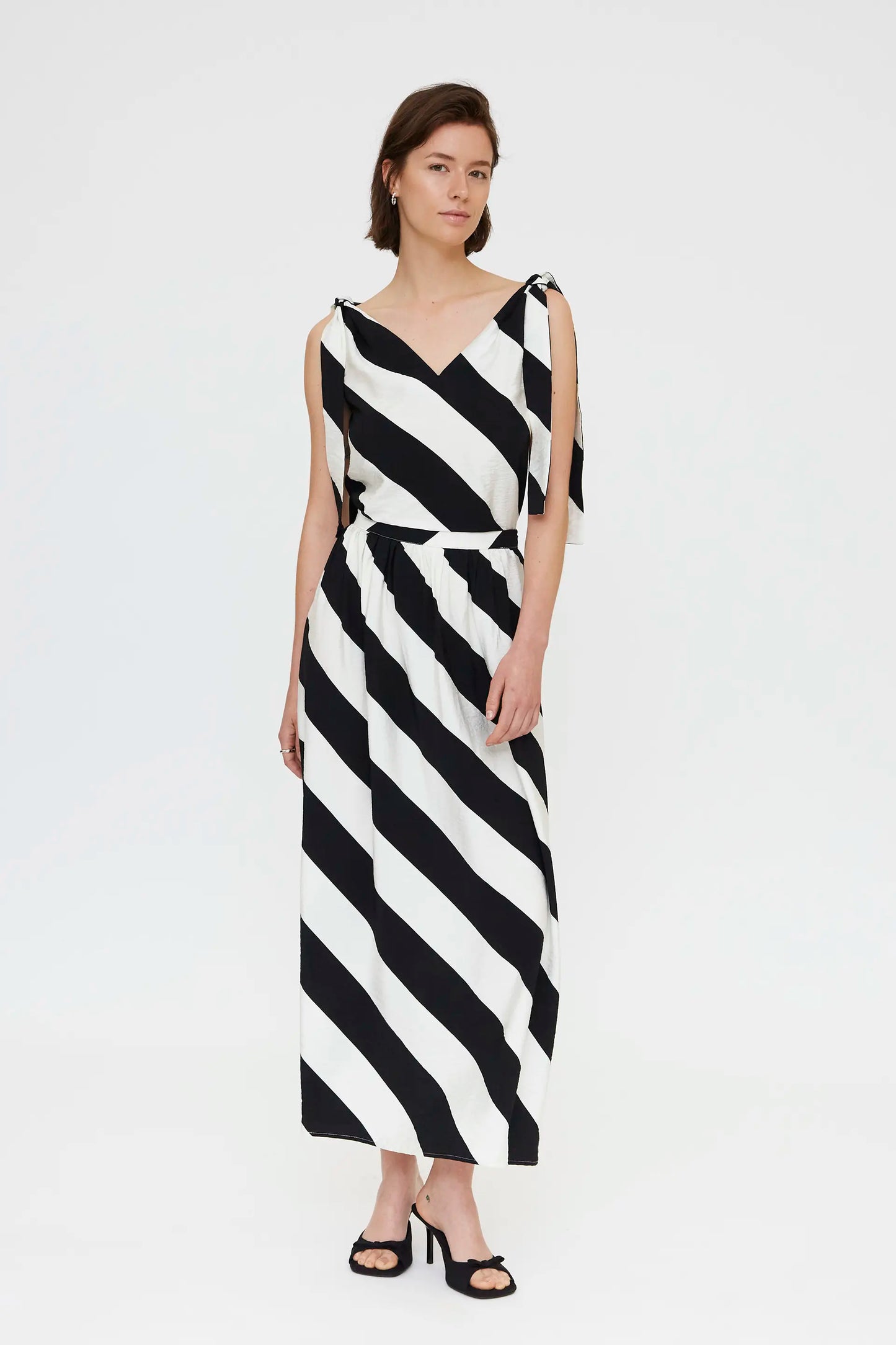 Top con stampa a righe diagonali in bianco e nero