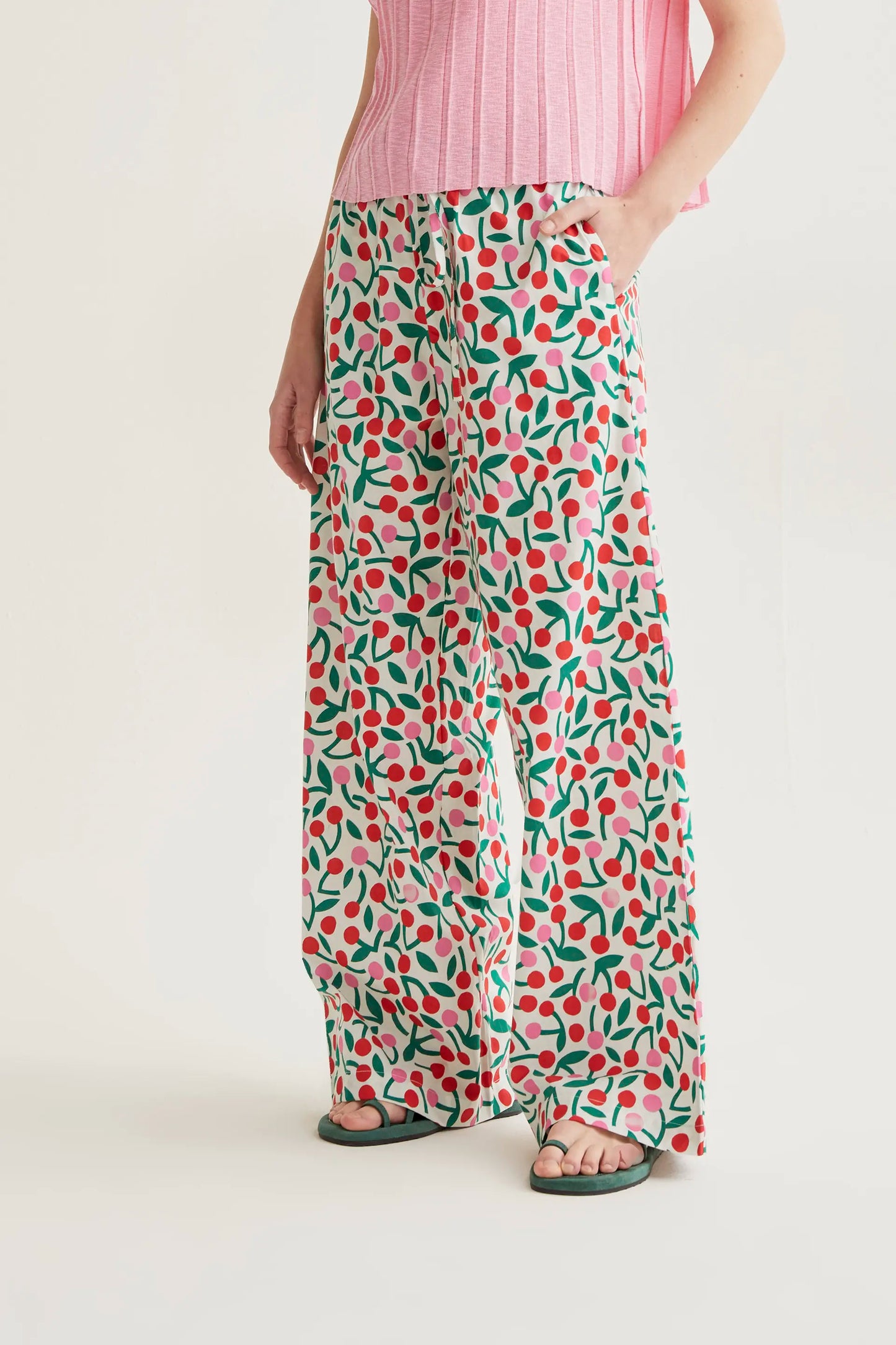 Pantalón 100% algodón con estampado Guinda