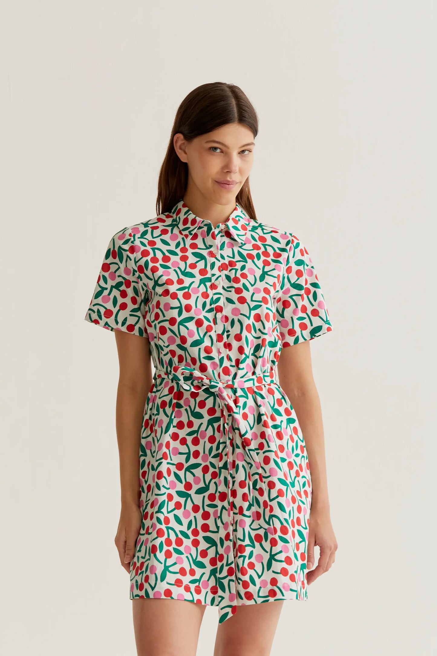 Vestido corto con estampado Guinda