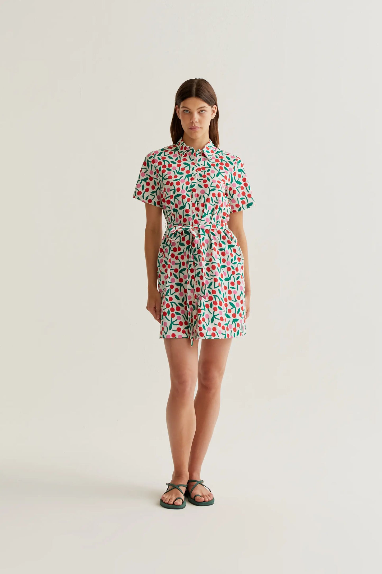 Vestido corto con estampado Guinda