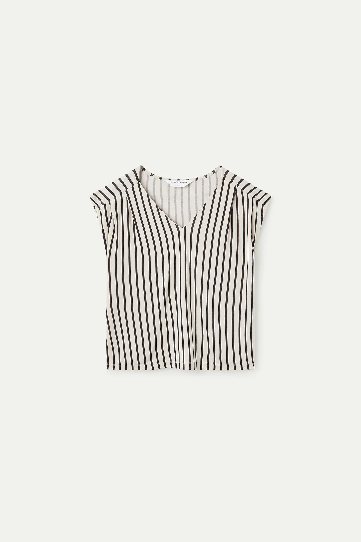 Camiseta con estampado rayas negras