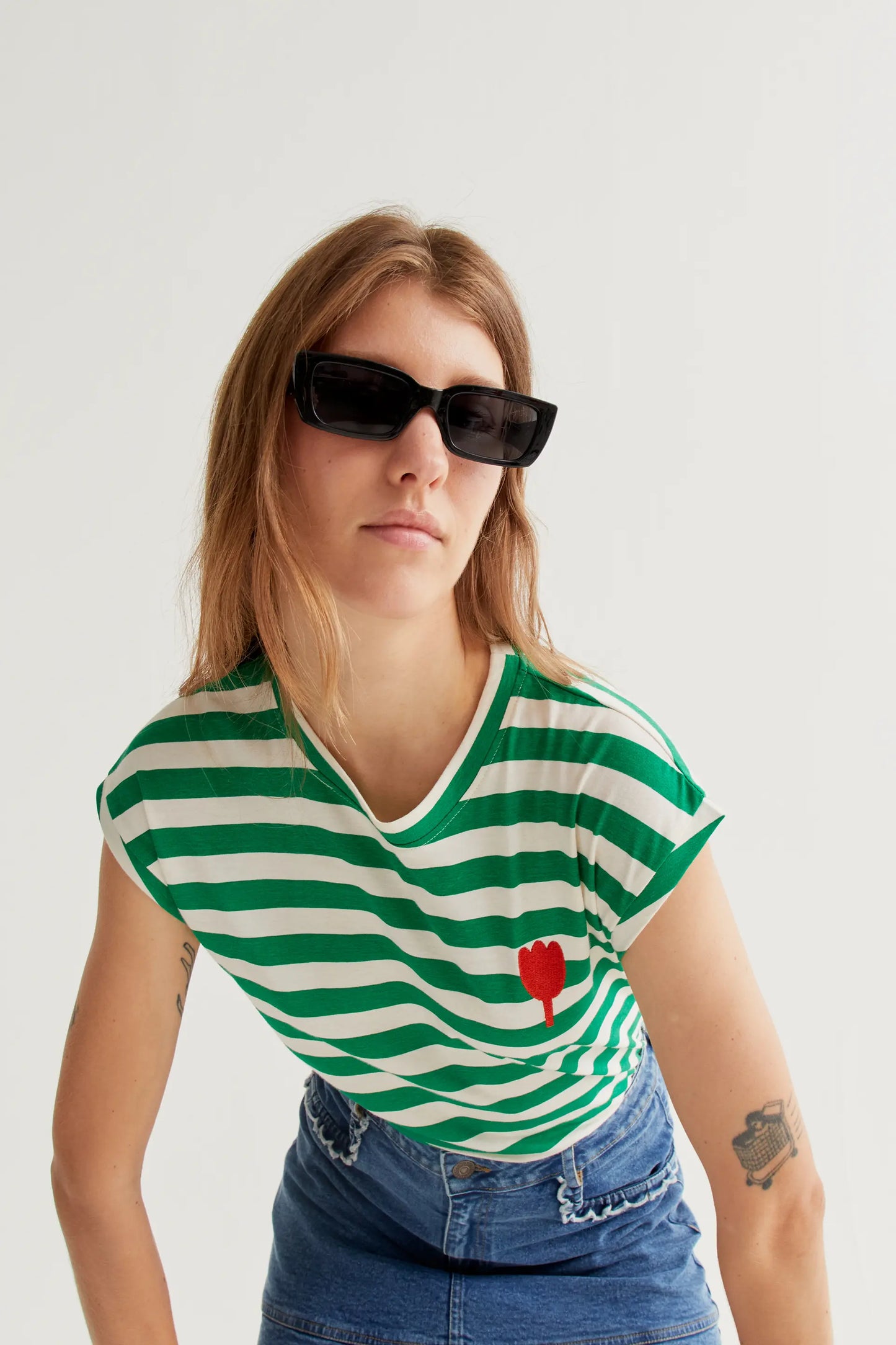 T-shirt with green striped print and tulip embroidery