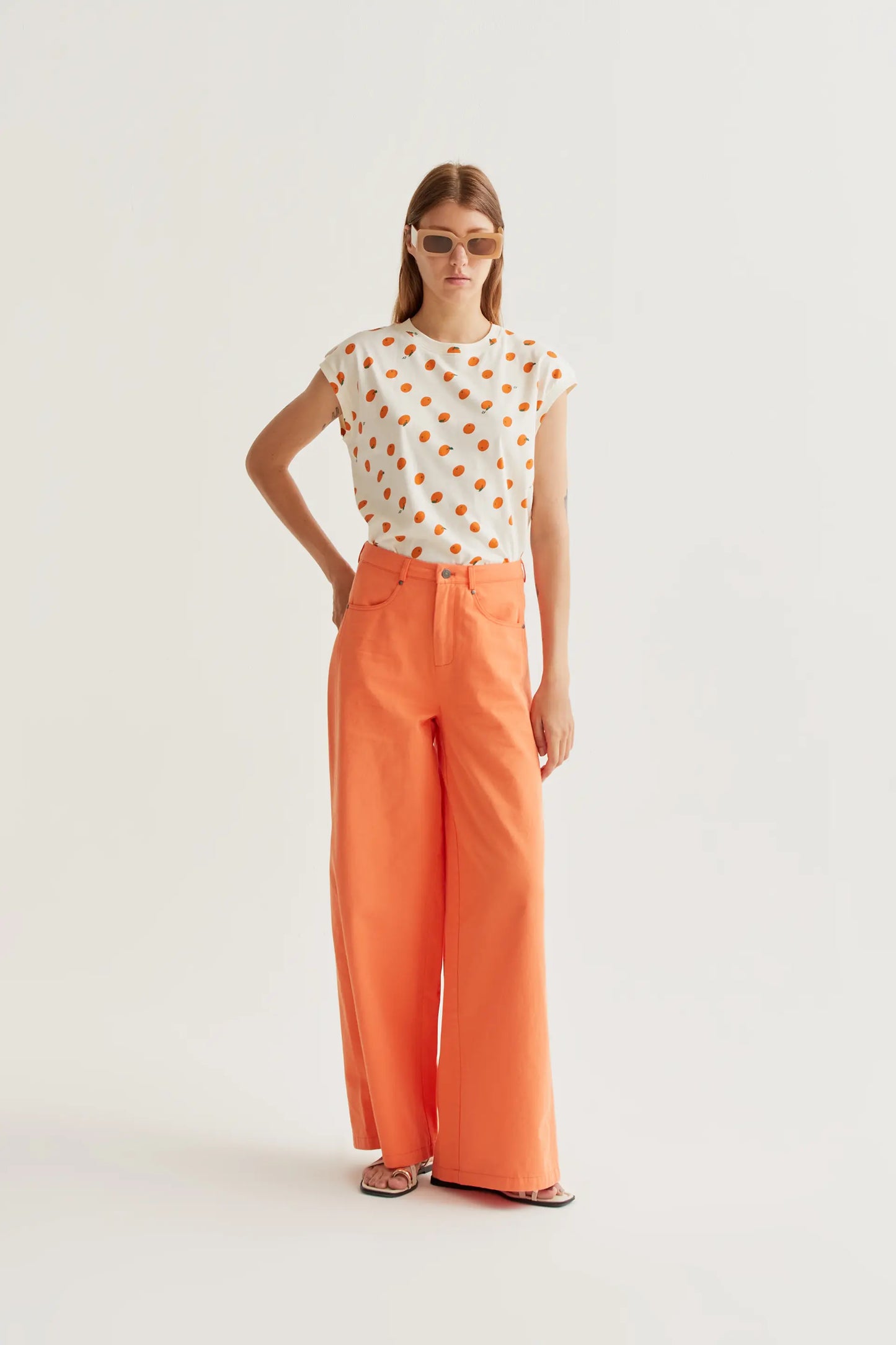 Camiseta con estampado de naranjas