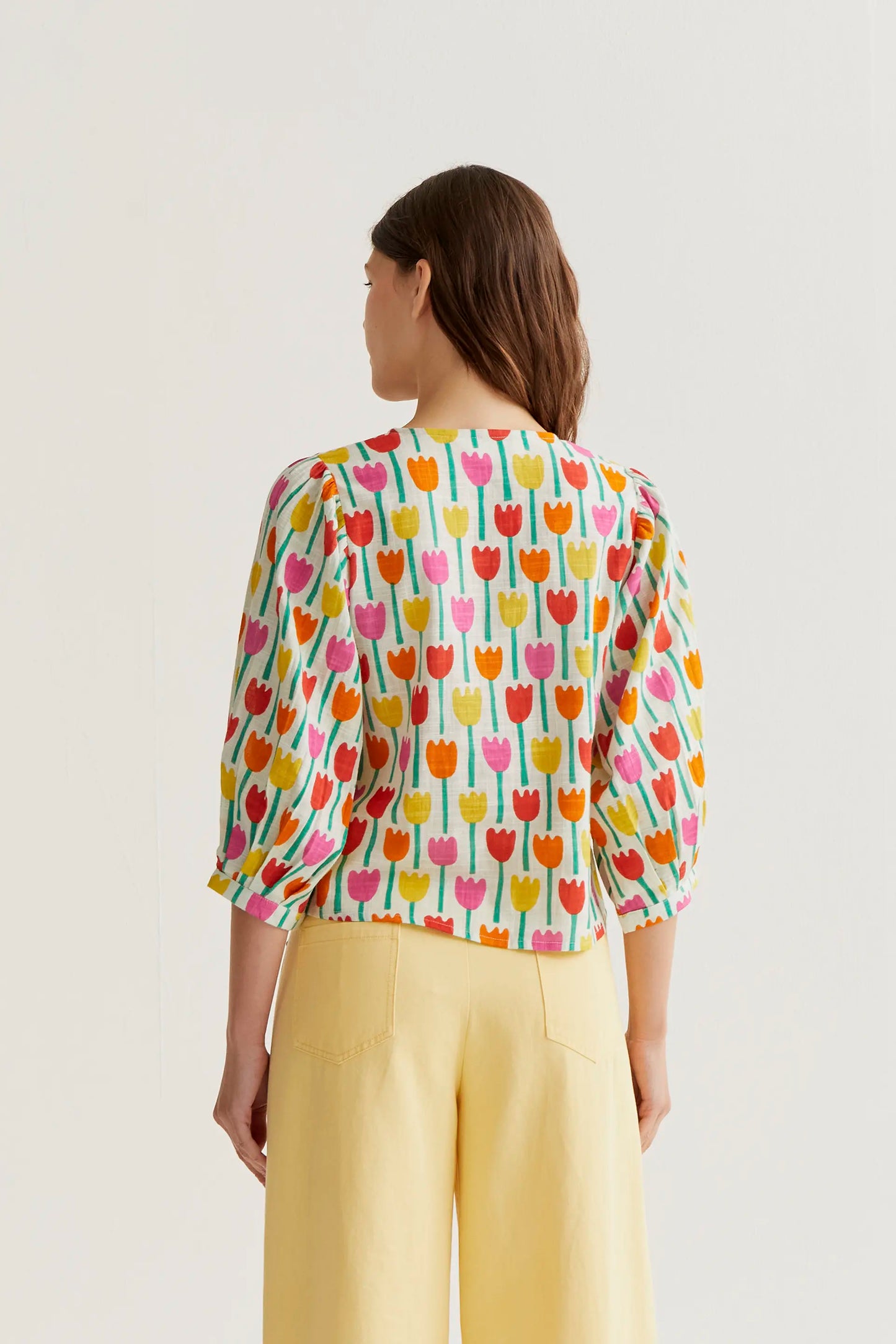 Camicia con stampa di tulipani
