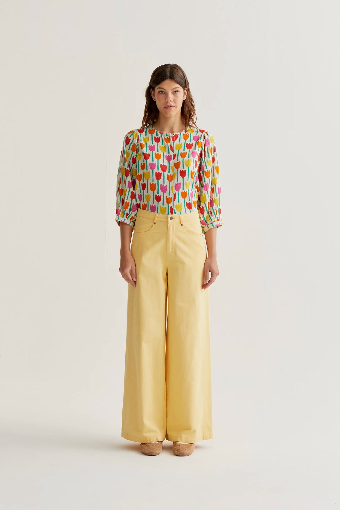 Camicia con stampa di tulipani